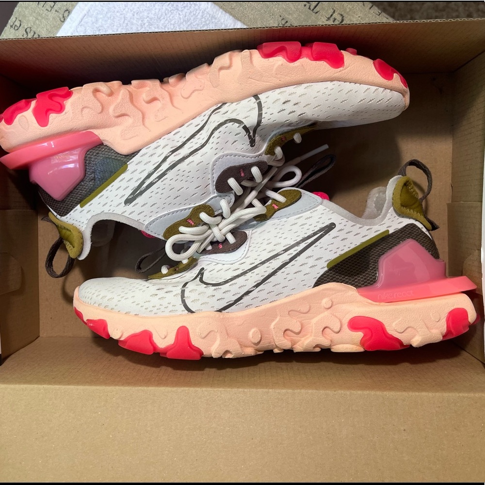 Nike Women’s React Vision Summit White Siren